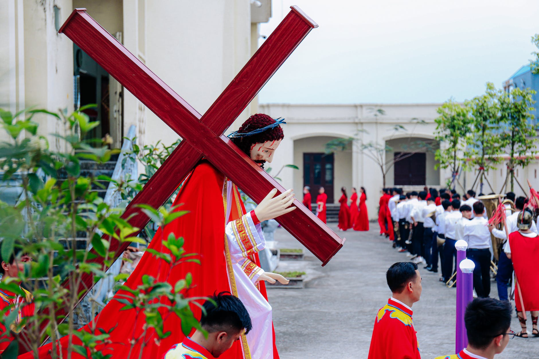 a statue of jesus christ carrying a cross