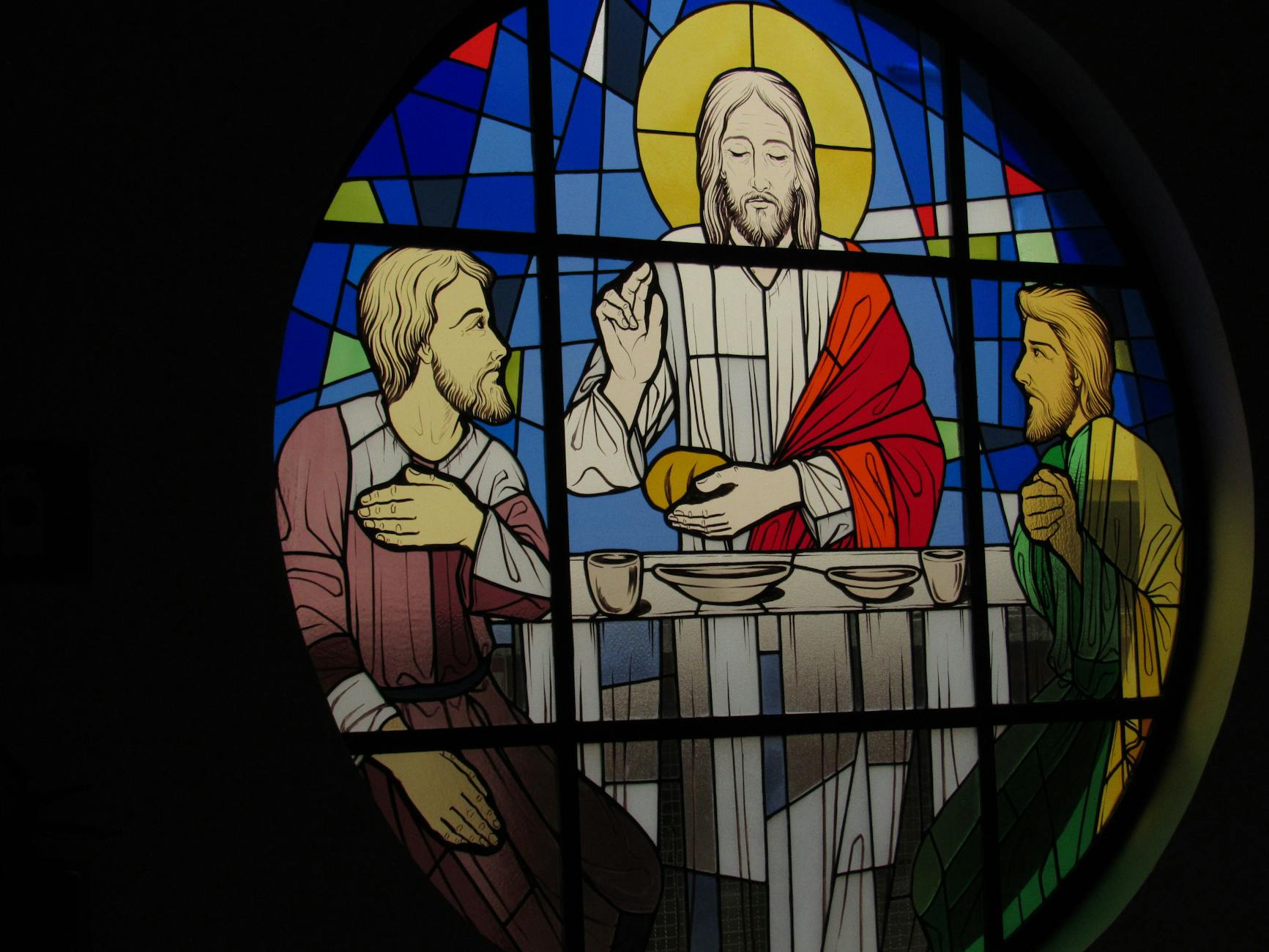 stained glass artwork of the last supper scene